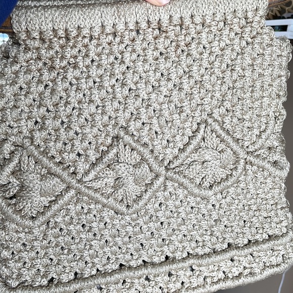 Woven Boho Wooden Handle Handbag - Picture 4 of 9